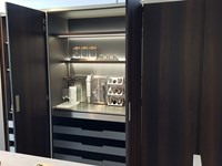 cucina con ante rientranti