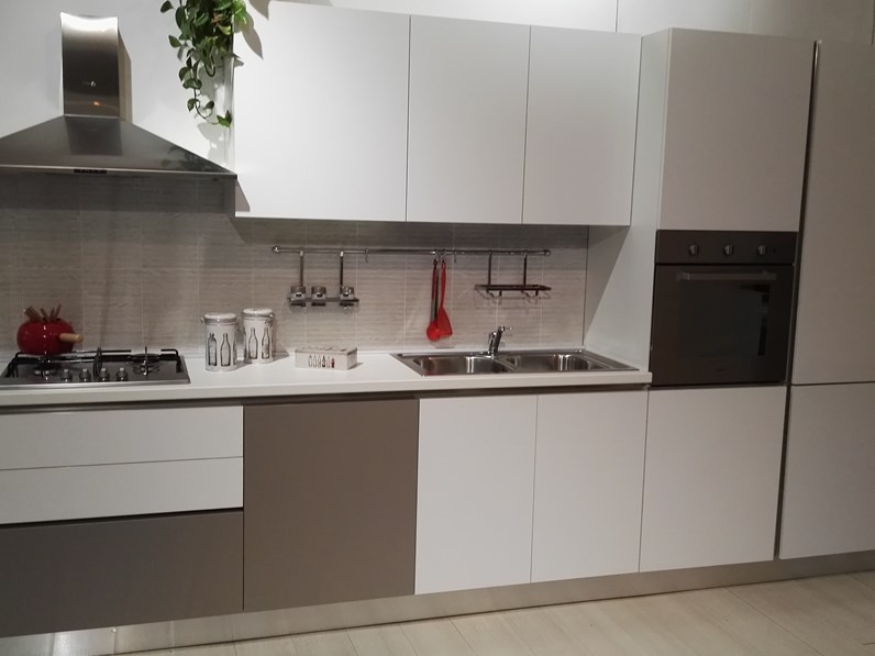 Cucina GICINQUE CON GOLA cm 363, SCONTATISSIMA pronta consegna Cucina GICINQUE CON GOLA cm 363, SCONTATISSIMA pronta consegna