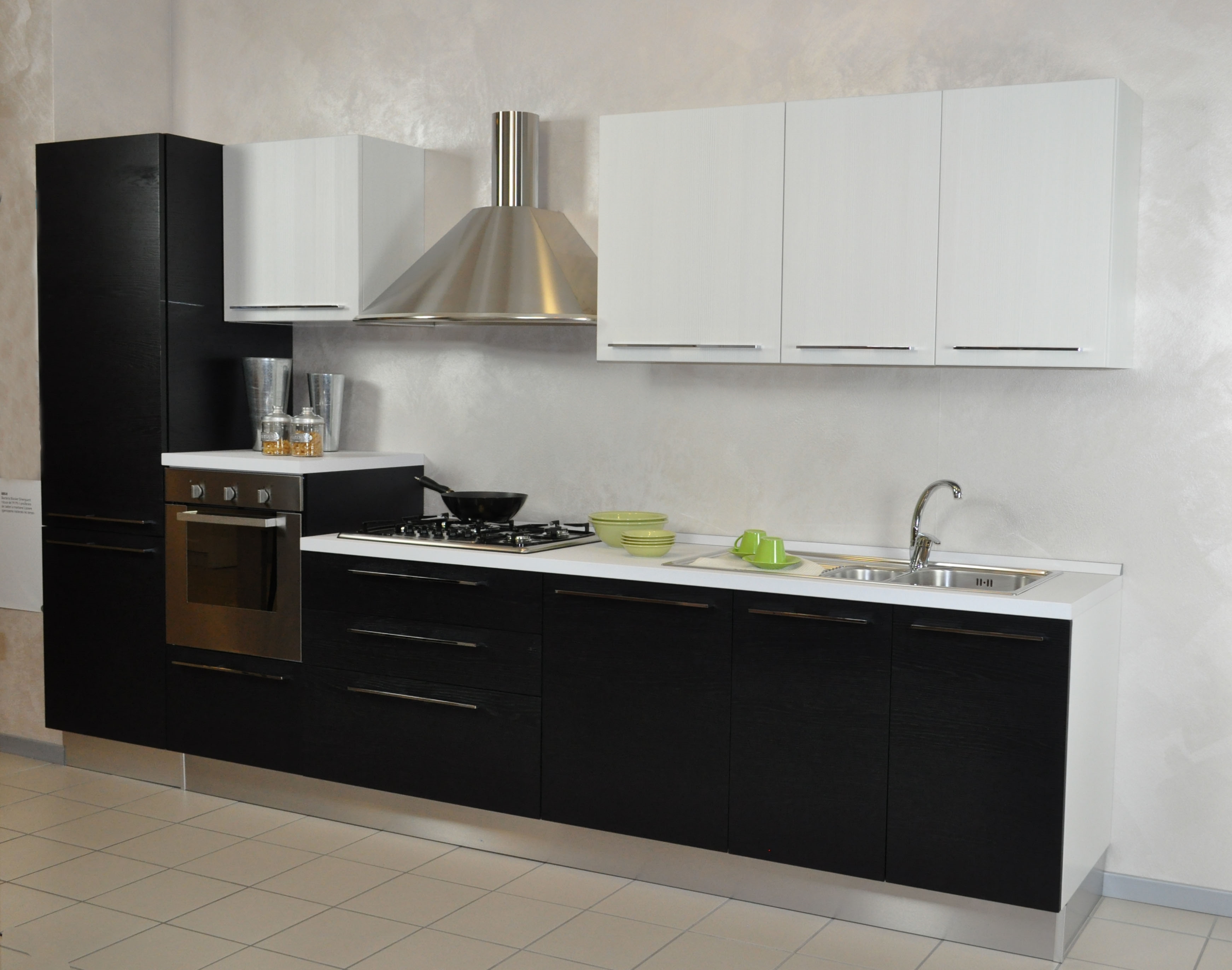 Cucina moderna lube nilde impiallacciata sconto del 47 % cucine ...