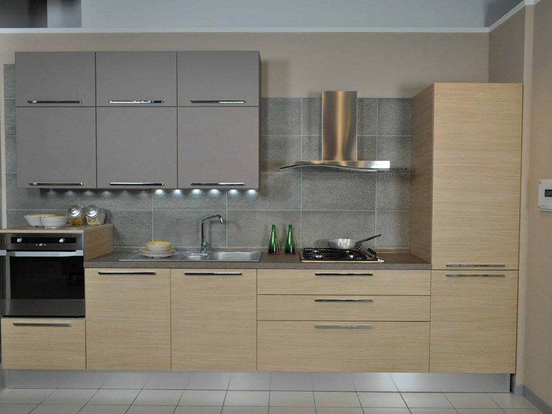 Veneta Cucine modello Carrera Doghe completa di elettrodomestici e ... Veneta Cucine modello Carrera Doghe completa di elettrodomestici e ...