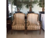 Coppia di Poltroncine serie 800' Francese - Antiquariato Originale realizzate in legno e rivestimento in tessuto.