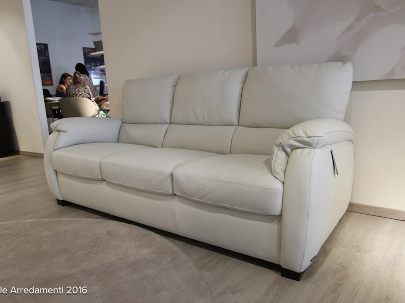Divani & Divani by Natuzzi Divano Chassè in Pelle scontato 40% Divani & Divani by Natuzzi Divano Chassè in Pelle scontato 40%
