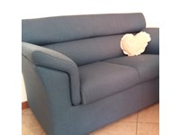 Divano in tessuto azzurro chiaro su misura consegna in tutta Italia