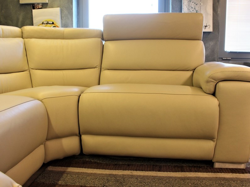 Divano angolare in stile Moderno Con movimento relax a prezzi outlet