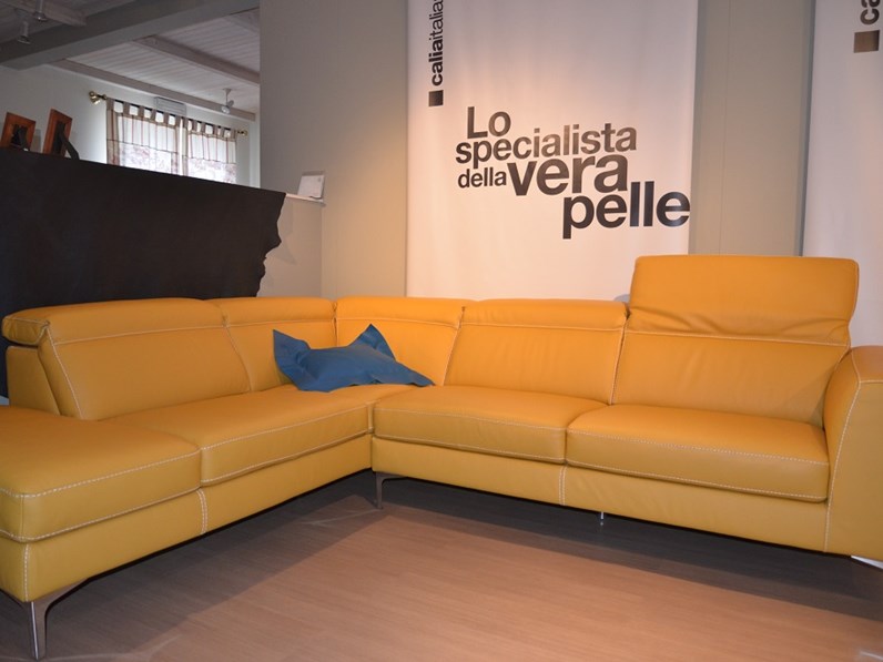 Divano in pelle colore senape angolare in offerta Divano in pelle colore senape angolare in offerta