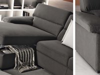 Divano Colombini modello Samara. Divano a 3 posti comprensivo a sinistra di chaise longue con contenitore. Rivestimento in tessuto completamente sfoderabile.
