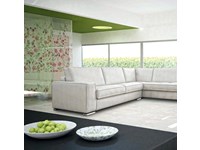Divano con chaise longue modello Enigma della Errebi Salotti
