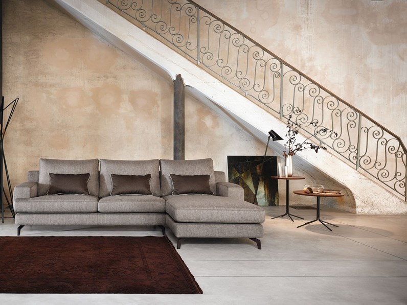 Divano con chaise longue Nixon scontato del 30% Divano con chaise longue Nixon scontato del 30%