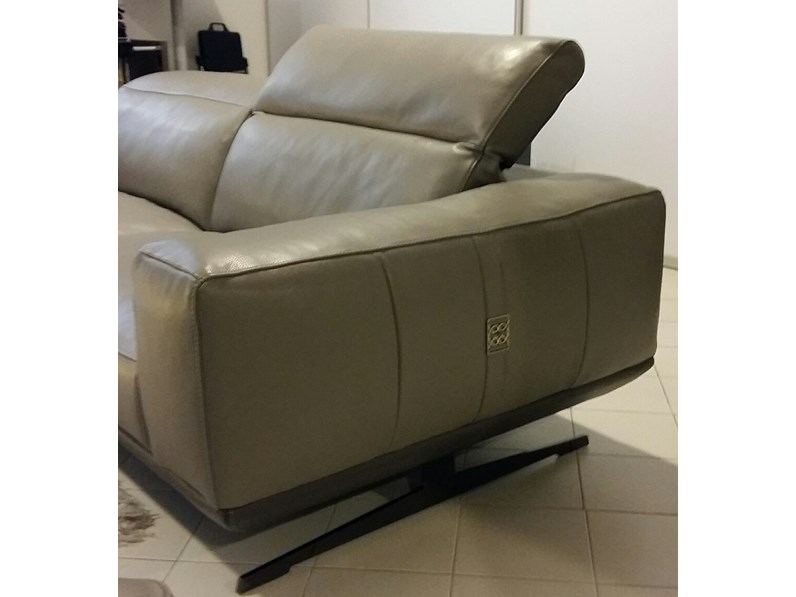 Divano Gloria con pouf Egoitaliano Divano Gloria con pouf Egoitaliano