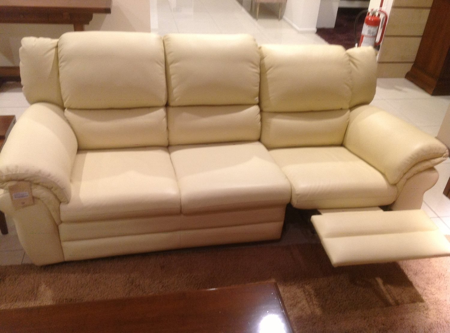Divano in pelle beige a 3 post divani a prezzi scontati