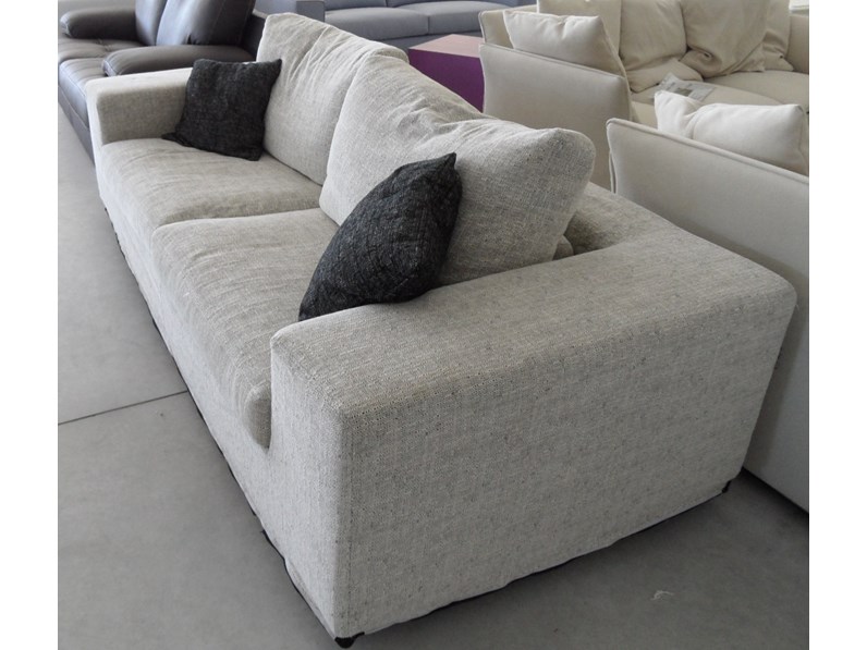 in tessuto roche bobois scontato del 50% in tessuto roche bobois scontato del 50%