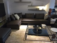 Divano Molteni Hi-bridge in pelle scontato del 42%