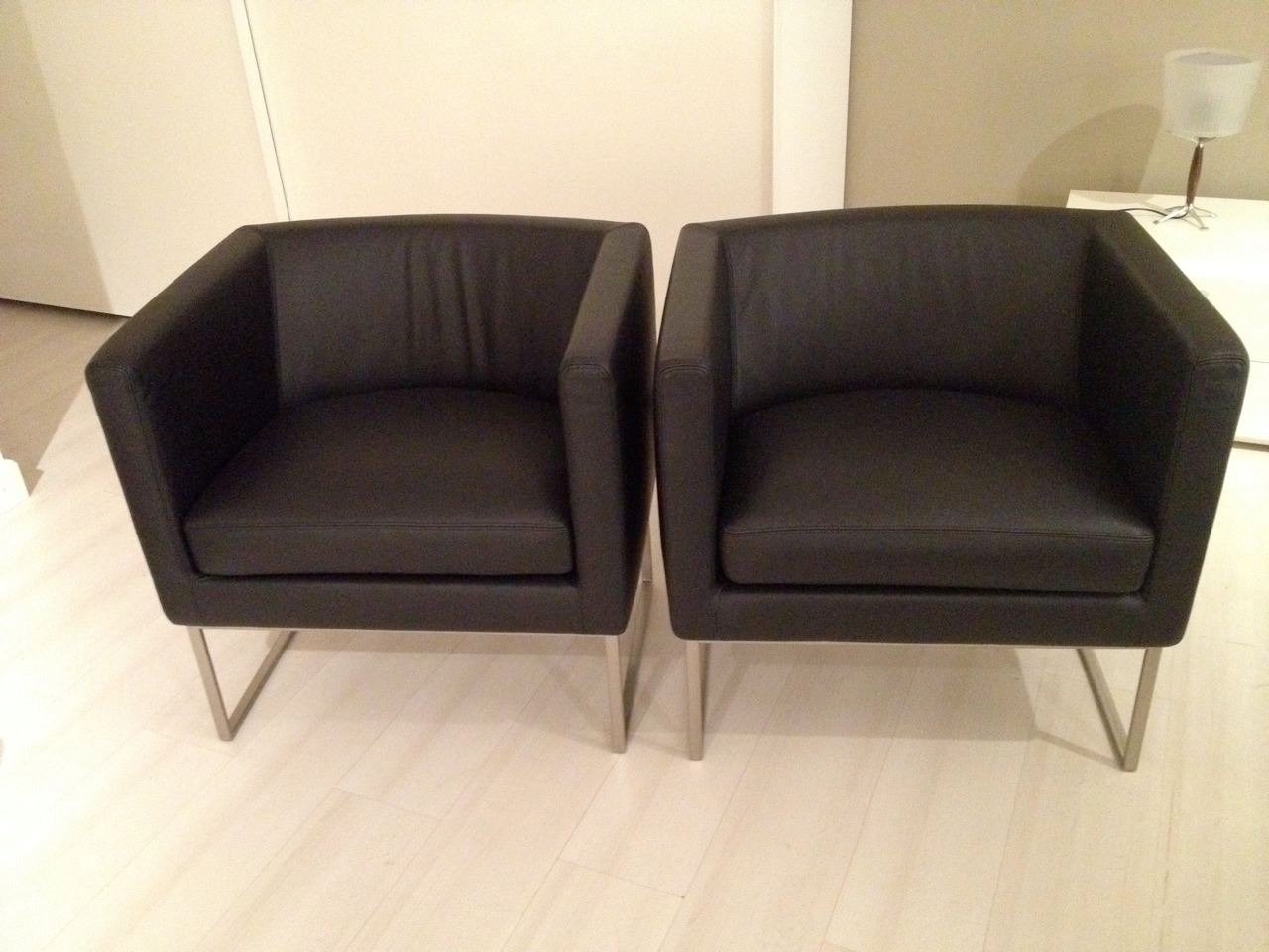 Coppia di poltrone doimo salotti in pelle bianca affare divani a ... Poltroncine moderne da salotto