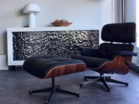 Poltrona + Poggiapiedi Esprit Nouveau Production , modello Ottoman E/83/84/P design Charles Eames - scocca Palissandro curvato , rivestimento pelle lusso color nero,base a 5 razze in fusione alluminio verniciato nero.