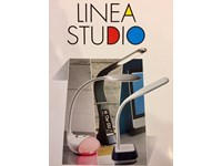 Lampada da tavolo a Led ,tecnologica multi funzione, produzione Fabas Luce Illuminazione modello Trani in Metallo e materiale plastico , colore nero