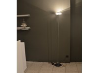 Lampada Design modello Brera. Lampada a terra con asta in acciaio cromato. Offerta Outlet Mobilgross. Scontata del -52%.