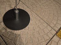 Lampada Design modello Brera. Lampada a terra con asta in acciaio cromato. Offerta Outlet Mobilgross. Scontata del -52%.