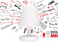 Lampada Fatboy modello Edison the Medium. Lampada da tavolo in colore bianco con tre metri di cavo accensione.