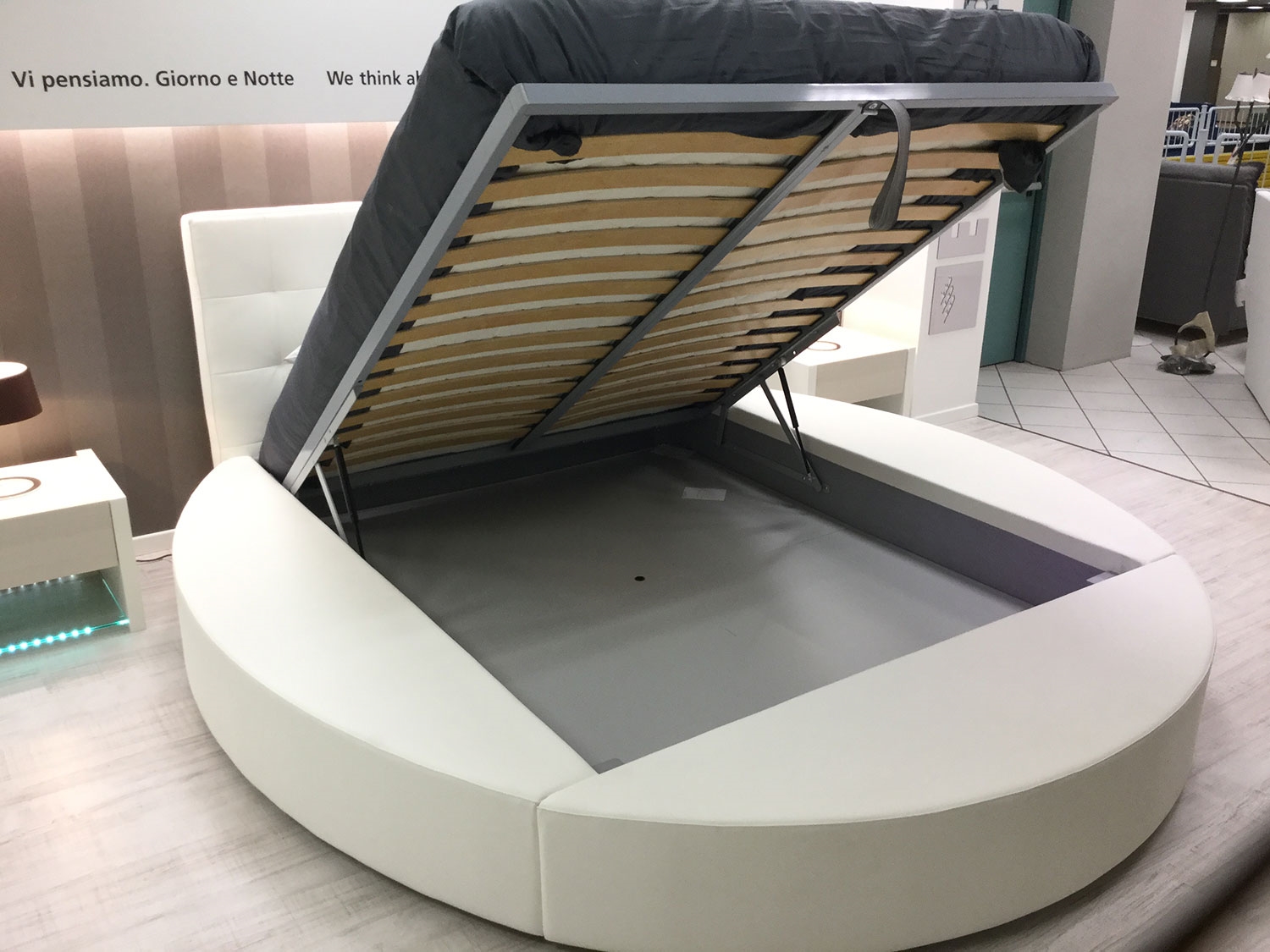 Il tutto tondo è una tecnica scultorea che consiste misure generali della testata l. Letto Tondo : Crippa divani&letti Letto Tondo Matrimoniale - Letti a ...