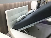 Letto tondo con contenitore dettaglio testata