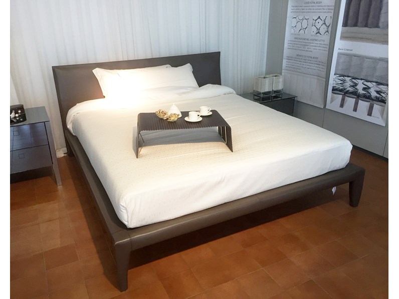 https://www.outletarredamento.it/img/letti/letto-alicudi-cuoio-flou-in-offerta-outlet_N1_395349.jpg
