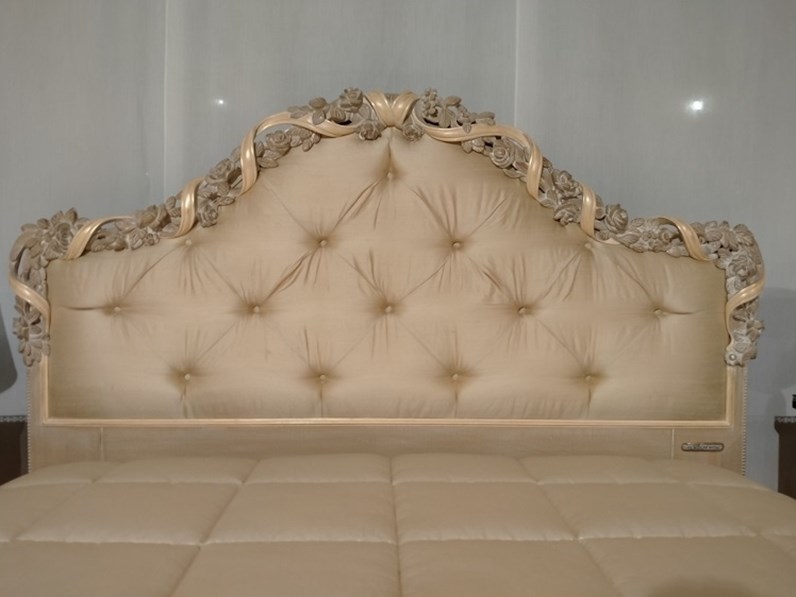 Letto classico con gambe Nastro di rose SAVIO FIRMINO a prezzo ribassato