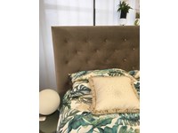 Letto matrimoniale in velluto rasato