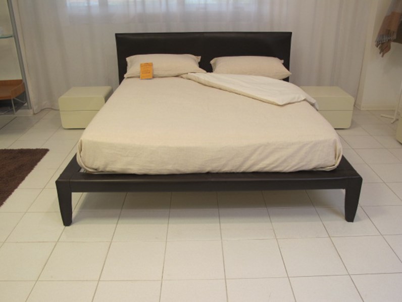 Letto Flou Alicudi scontato del -42 % Letto Flou Alicudi scontato del -42 %