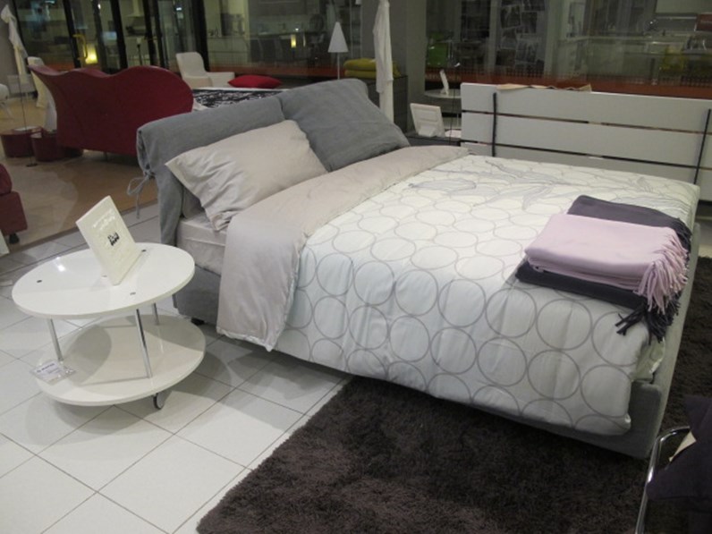 Letto Flou Nathalie scontato del -35 % Letto Flou Nathalie scontato del -35 %