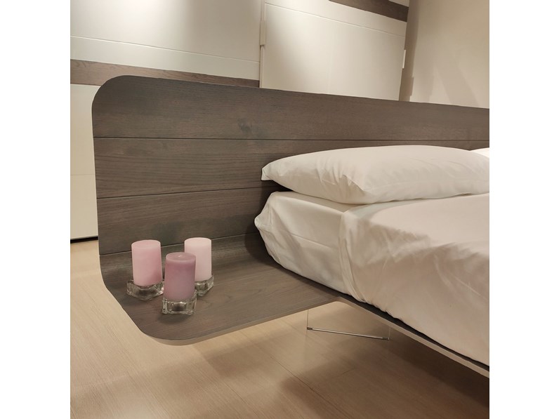 Letto In Legno Con Gambe Novo Voltan A Prezzo Ribassato