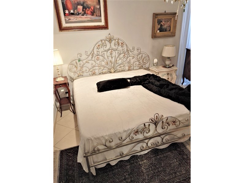 Letto matrimoniale in ferro battuto scontato del 35% Letto matrimoniale in ferro battuto scontato del 35%