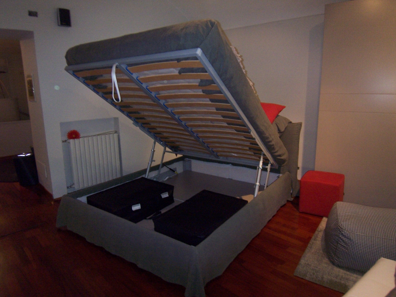 Divano letto con contenitore torino : divano letto angolare ...