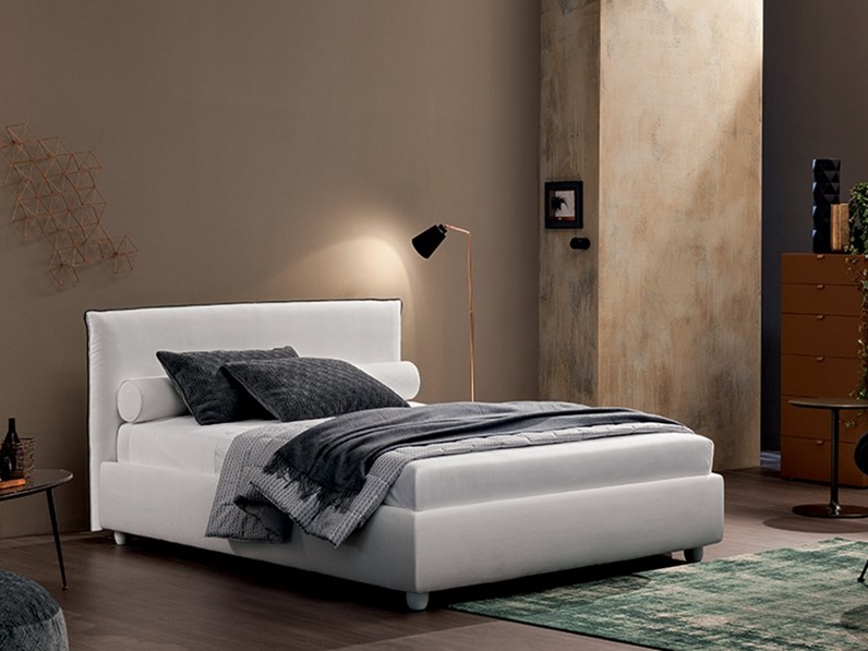 Letto matrimoniale imbottito Dalia di V&nice con un ribasso del 30% Letto matrimoniale imbottito Dalia di V&nice con un ribasso del 30%
