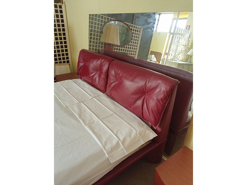 Letto Matrimoniale Moderno Letto Rondo 2 Poltrona Frau A Prezzo Ribassato