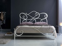 Letto matrimoniale sagomato in ferro