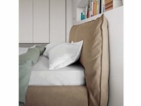 Letto Pianca modello Piumotto. Letto con sommier imbottito in tessuto sfoderabile comprensivo di rete a doghe. Struttura interna in legno.
