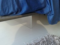 Particolare piede metacrilato letto Wing Ferrara