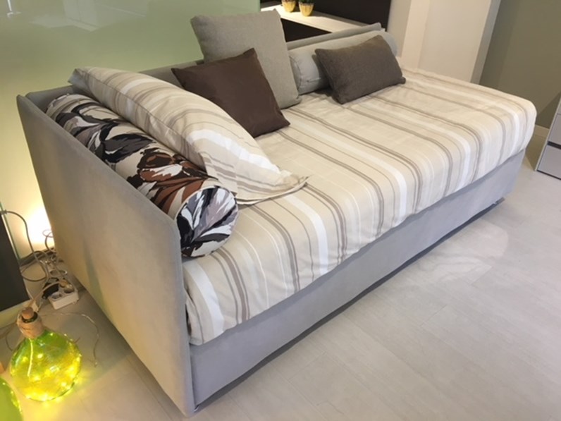 Letto singolo con contenitore Force di Oggioni a prezzo ribassato Letto singolo con contenitore Force di Oggioni a prezzo ribassato