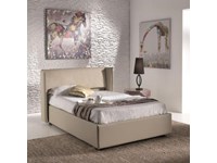 Letto Stones da una piazza e mezzo modello Nicole. Letto comprensivo di rete e di contenitore disponibile in varie colorazioni.