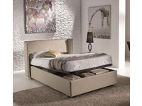Letto Stones da una piazza e mezzo modello Nicole. Letto comprensivo di rete e di contenitore disponibile in varie colorazioni.