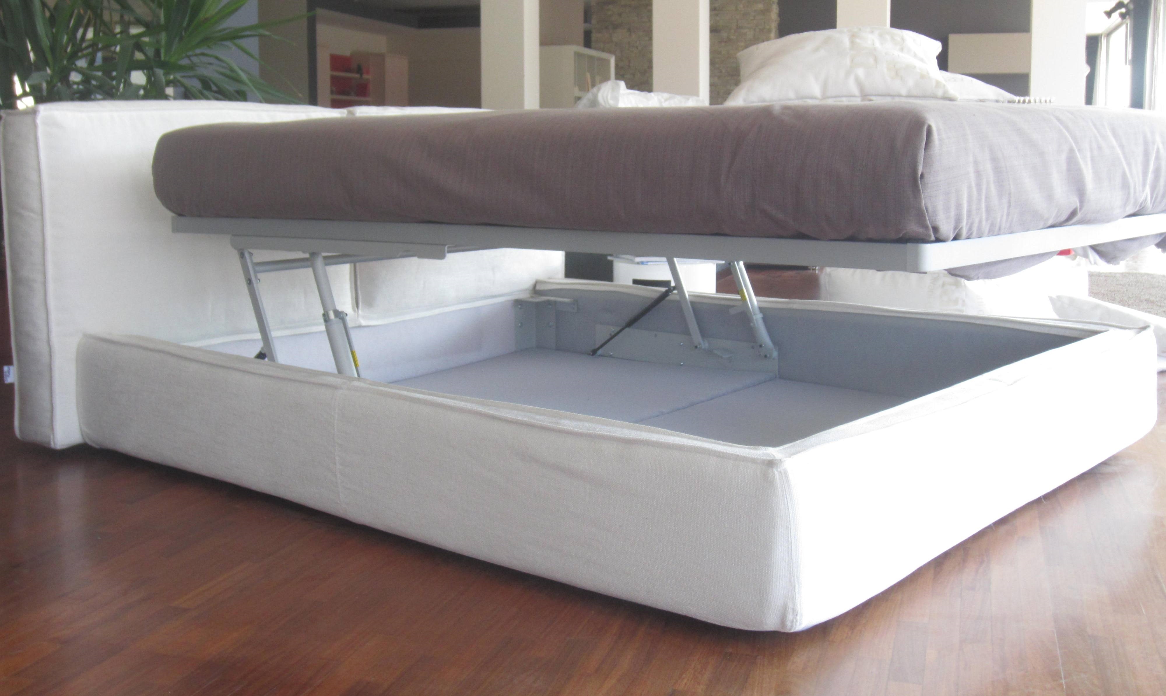 letto sospeso con contenitore