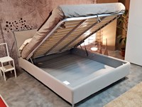 outlet letto imbottito Noctis con contenitore