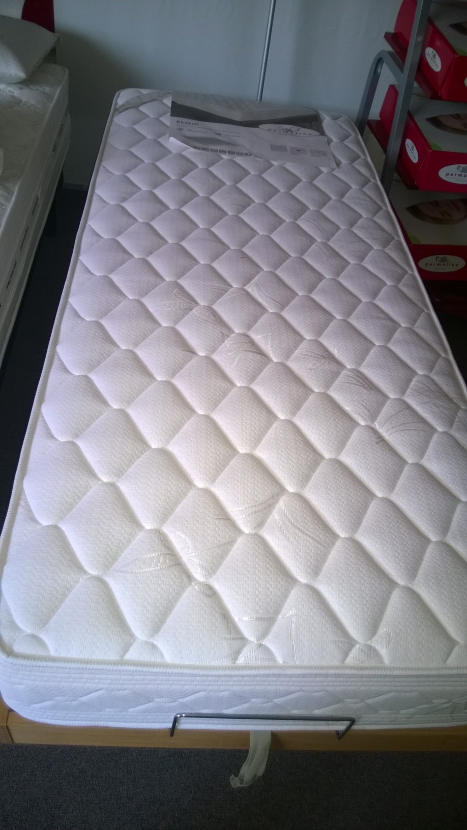 https://www.outletarredamento.it/img/materassi/materasso-permaflex-elixir-singolo_O1.jpg
