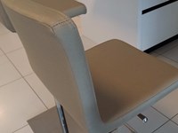 sgabello marrone in tessuto antimacchia