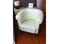 Poltroncina sedia pelle capitonnč color panna scontata