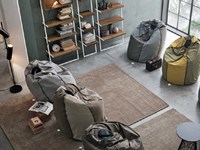 Pouf Tomasella modello Comodo. Pouf sfoderabile e con maniglia. Rivestimento tessuto cat 1/ one easy 18 e filo 877.