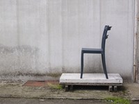 Sedia Altacom modello Norma. Sedia in polipropilene rinforzato con fibra di vetro. Impilabile, adatta all’uso esterno.