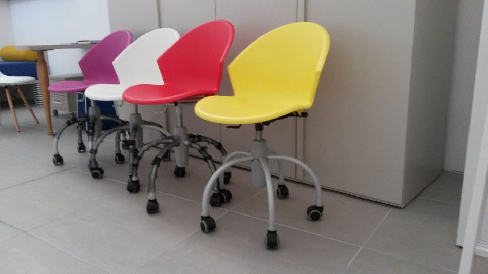 sedia colorata con ruote da cameretta -40% - Sedie a prezzi scontati sedia colorata con ruote da cameretta -40% - Sedie a prezzi scontati