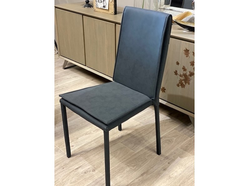 Sedia con schienale alto Kilt Zamagna a prezzo scontato Sedia Kilt Zamagna a prezzo scontato