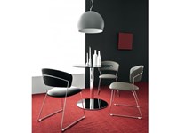 Sedia Connubia modello Atlantis. Sedia con struttura in metallo e sedile ekos disponibile in tanti colori.